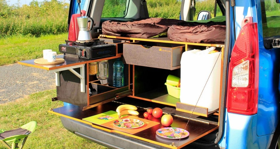 10 accessoires pour débuter en fourgon aménagé - Fourgon le site  Astuces rangement  camping car, Astuces rangement camping, Fourgon aménagé