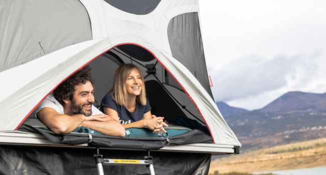 Dormir sur votre voiture dans une tente de toit - Europ Assistance